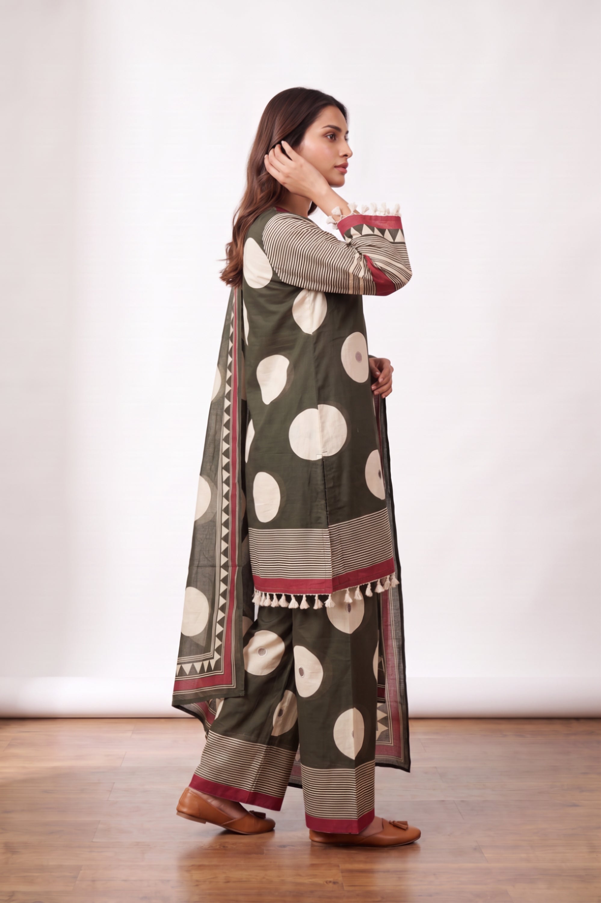 Green Abstract Circle Printed Cotton Kurta with Straight Pants & Dupatta