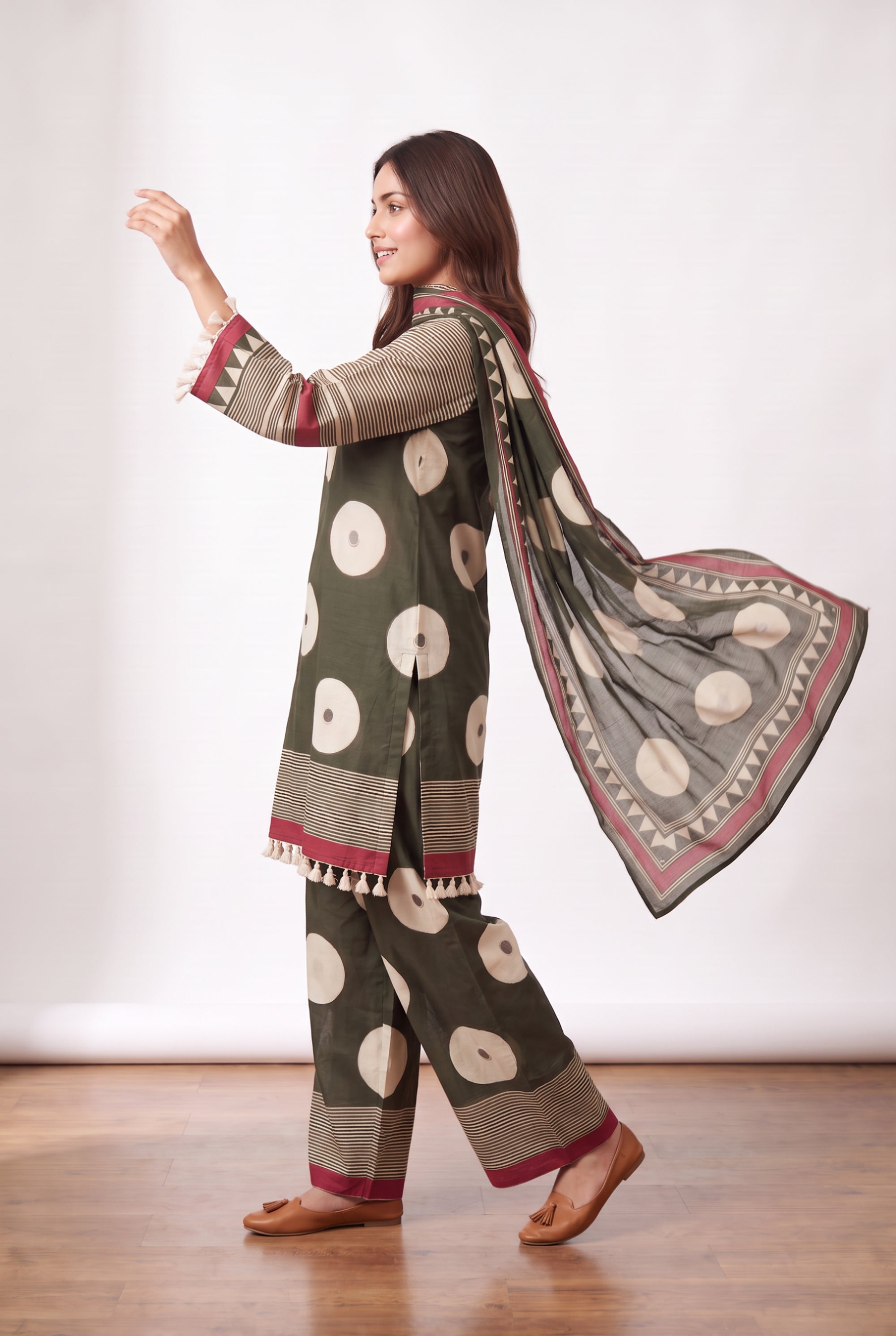 Green Abstract Circle Printed Cotton Kurta with Straight Pants & Dupatta