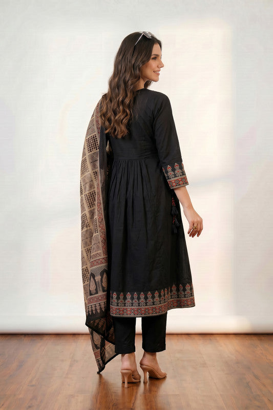 Black Decorative Yoke Pattern Graceful Ethnic Wear Cotton Printed Kurta Set with Dupatta 