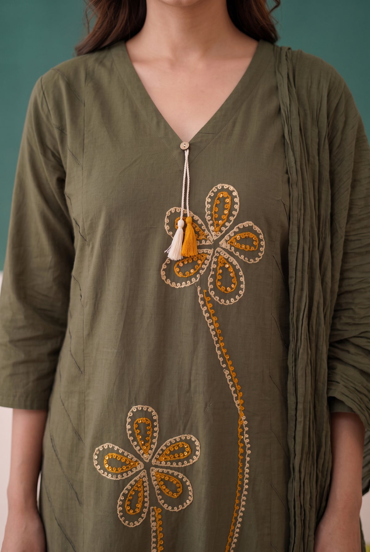 Green Contrast Floral Embroidered Cotton Kurta Set with Crinkled Dupatta