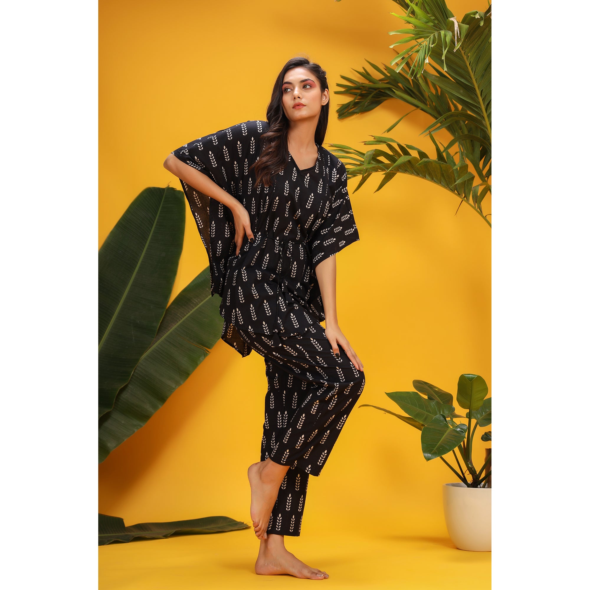 Minimalist Motif On Black Kaftan Pyjama