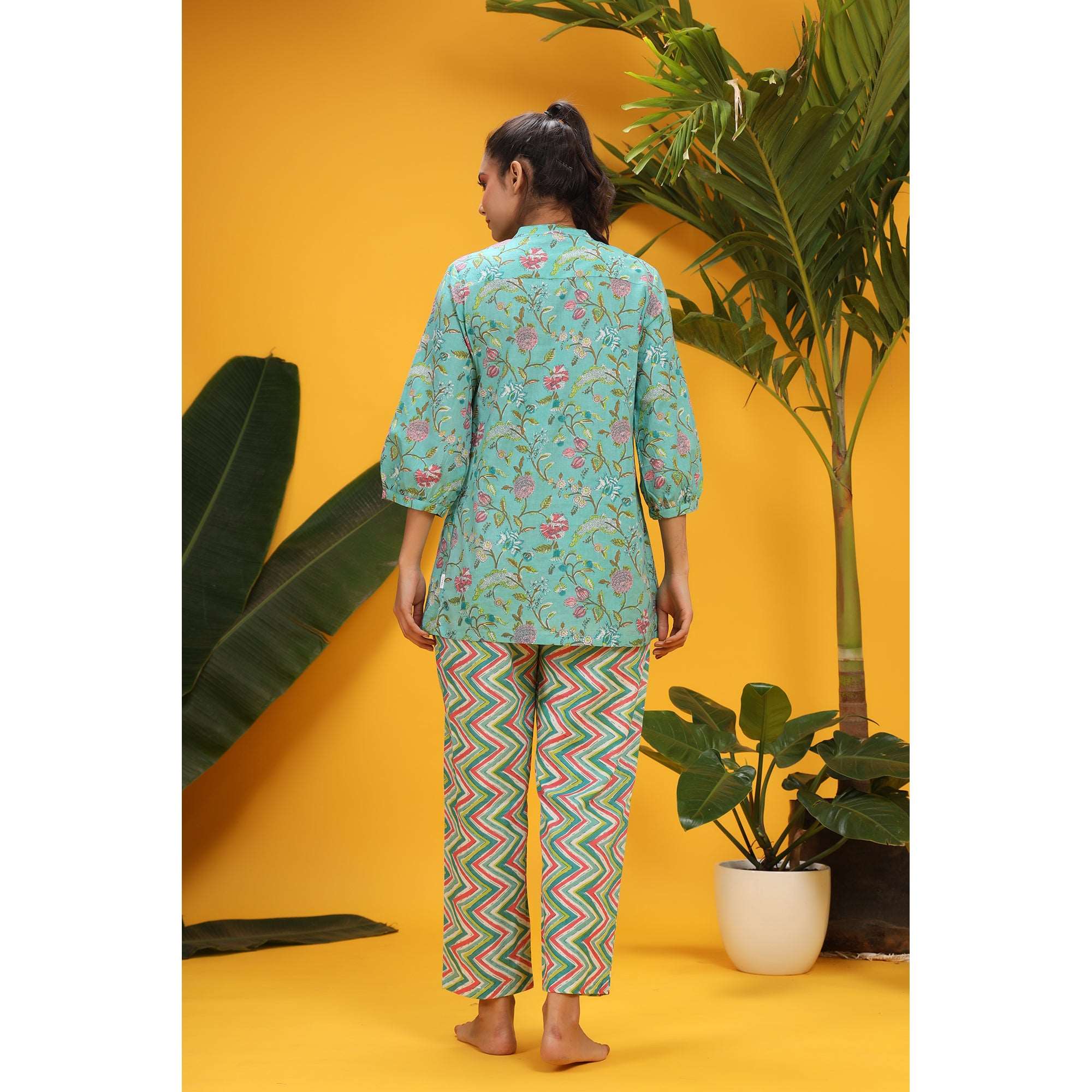 Floral Jaal On Blue Loungewear